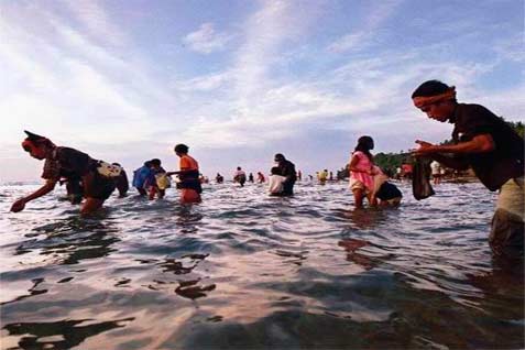  Festival Bau Nyale 2015 Digelar 9-10 Februari di Pantai Seger Nusa Tenggara Barat