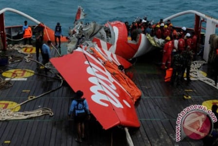  Ekor AirAsia Berhasil Diangkat, KNKT Akan Bawa Ke Jakarta