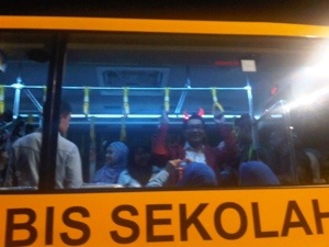  Sopir Angkot Bandung Tolak Penambahan Bus Sekolah