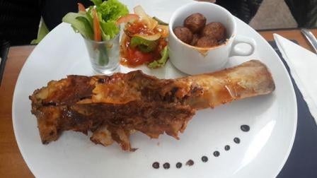  Aston Cirebon Hadirkan Menu Rib Vaganza dan Seafood Basket