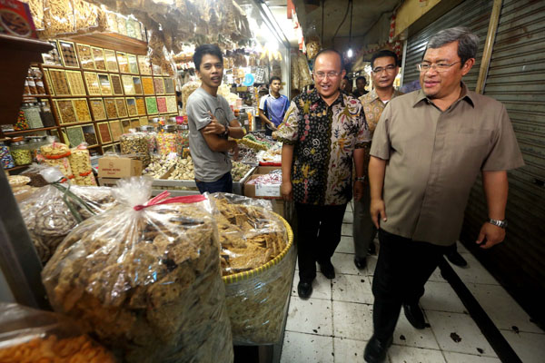  FOTO: Sidak Aher Ke Kosambi: Cabai Turun, Beras Dan Daging Ayam Masih Tinggi