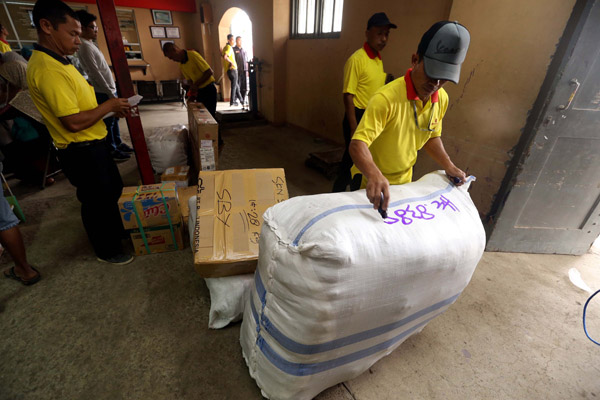  FOTO: Ongkos Angkutan Barang Mulai Turun