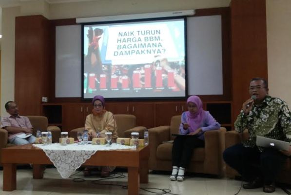  Unpad Gelar Diskusi Dampak Naik Turun Harga BBM