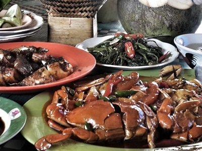  Rumah Makan Perdut di Pantai Glayem Indramayu Surganya Pecinta Seafood