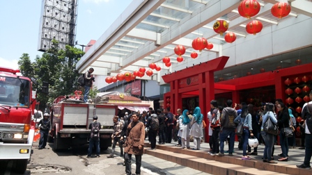  BIP Mall Kebakaran, Asap Mengepul di Lantai 2