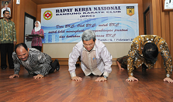  Sebab Aher Diwajibkan Push Up &amp; Sit Up 11 Kali