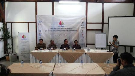 Institut Teknologi Bandung (ITB) menggelar The 2nd International Conference on Human Capital and Knowledge Management (ICHCKM 2015) di Aula Timur ITB pada Rabu-Kamis (11-12/2/2015).