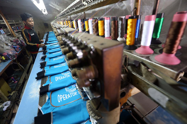  FOTO: BPS: Produksi Tekstil Skala Kecil dan Mikro Tumbuh 4,40%