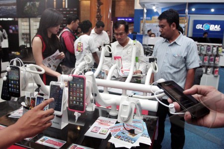  Berburu Smartphone Murah di Mega Bazaar 2015