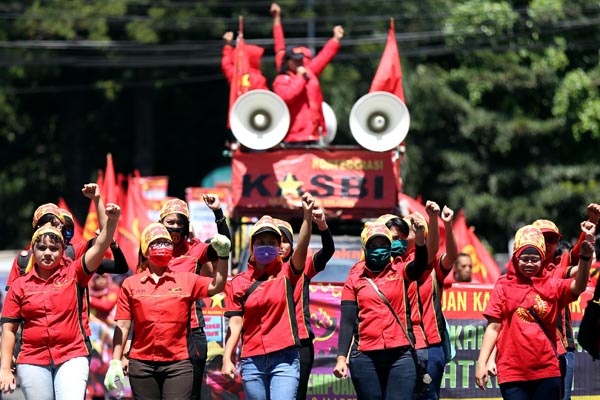  FOTO: Buruh Perempuan Gelar Aksi di Depan Gedung Sate