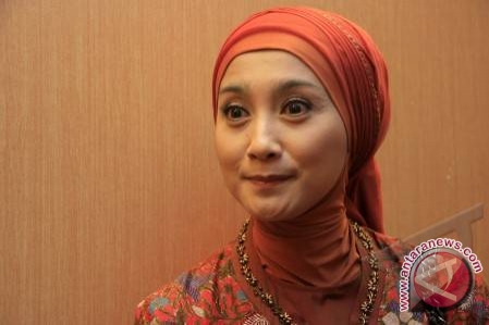  Desy Ratnasari Diminta Tidak Tidur Saat Rapat Parlemen