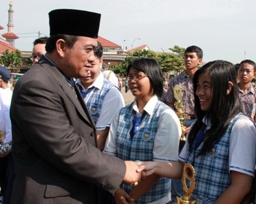  Nasrudin Resmi Jadi Wali Kota Cirebon, Istri Almarhum Ano Menangis