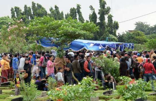  3 Hari Setelah Dikuburkan, Makam Olga Syahputra Masih Ramai Diziarahi