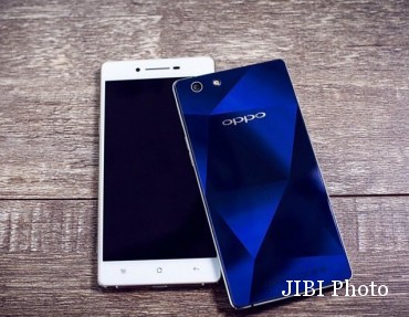  GADGET BARU: Penampakan Penerus Oppo R1 Mulai Terungkap