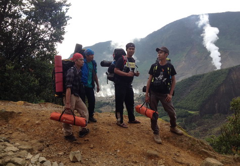  Ribuan Pendaki Serbu Gunung Papandayan