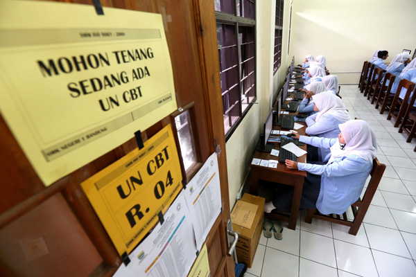  FOTO: 57 Sekolah di Jabar Laksanakan UN Berbasis Komputer