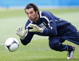  Tak Pernah Main di Inggris, Buffon Kecewa