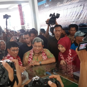  Resmikan Pasar Batik Trusmi di Cirebon, Aher: Saya Pakai Batik Cimahi