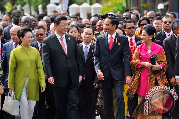  Jokowi dan Xi Jinping Terus Bersebelahan