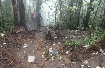  Menyedihkan, Cikuray yang Indah Kotor Dengan Sampah