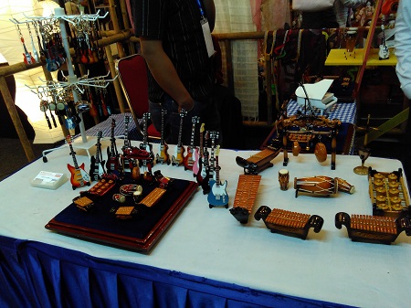  Mans Handycraft, Kerajinan Tangan Miniatur Alat Musik Beromzet Belasan Juta Rupiah