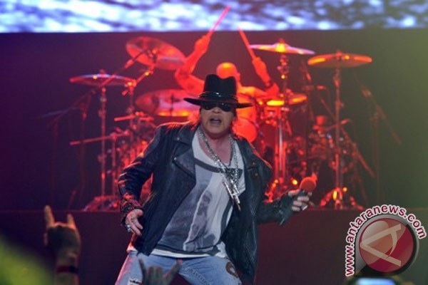  Vokalis Guns N Roses Kecam Presiden Jokowi