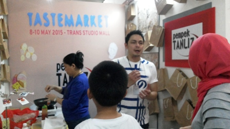  Baim Wong &amp; Thomas Djorghi Jualan di Taste Market Trans Studio Bandung