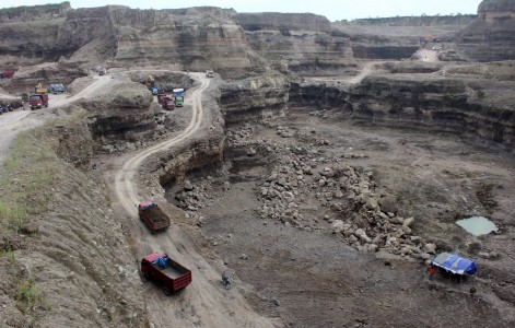  Cegah Truk Tambang Liar Masuk, Jalur Gunung Guntur Diportal Pemprov Jabar