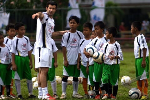  Luis Figo Ogah Nyalon Jadi Presiden FIFA