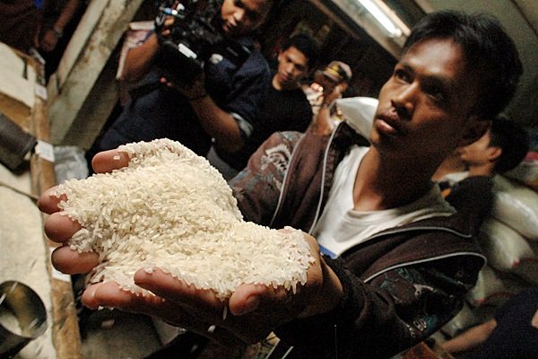  Beras Sintetis Dicurigai Bermotif Mengacaukan Pangan