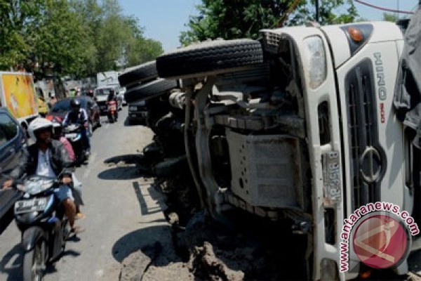  Truk Yang Ditumpangi Terbalik, 17 Pelajar Tewas & Lainnya Terluka