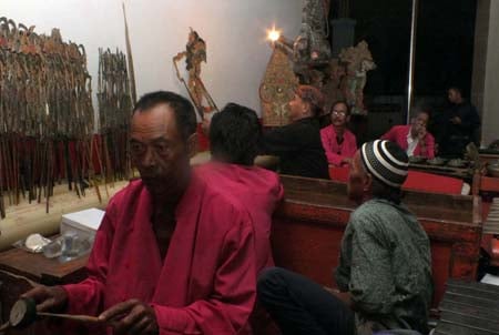  Wayang Kulit: Pemkab Cirebon Dorong Regenerasi Dalang