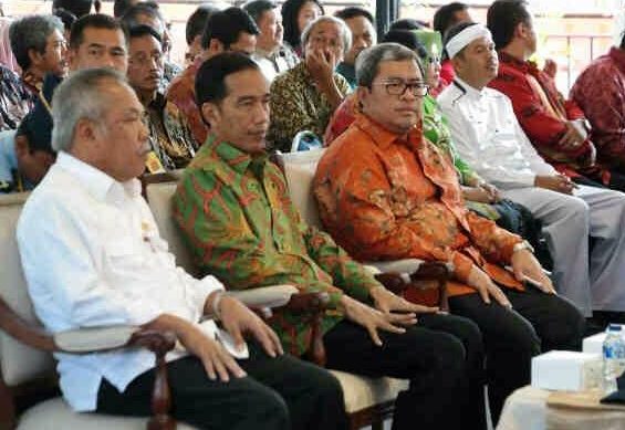  Reshuffle Kabinet: Semobil Terus Bareng Jokowi, Aher Bakal Jadi Menteri?