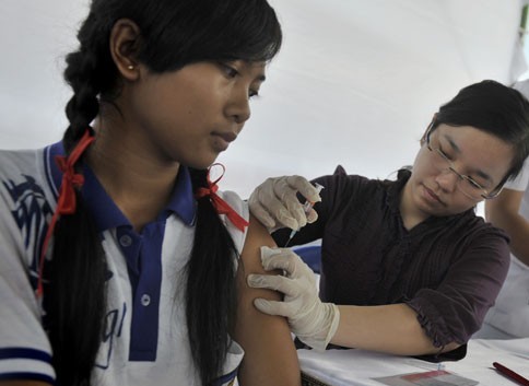  Demam Setelah Vaksinasi? Rendam Bagian Tubuh Ini Dengan Air Hangat