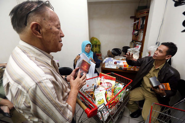  FOTO: Intensifkan Pengawasan Jelang Ramadan, BBPOM Bandung Sidak ke Supermarket