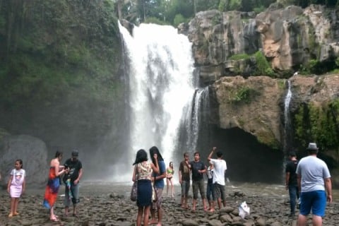  Wisata Air Terjun Tegenungan Bali Jadi Favorit