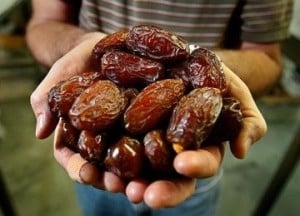  7 Ton Kurma Bantuan Arab Saudi Dibagikan