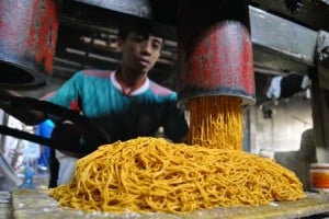  Meriahkan Ramadan, Warga Bogor Ramai-ramai Masak Mie Glosor