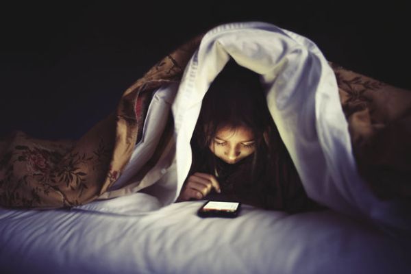  Ini Bahaya Tidur Bersama Smartphone