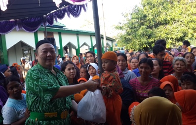  Yayasan DHOS Hacienda Cirebon Gelar Pasar Murah