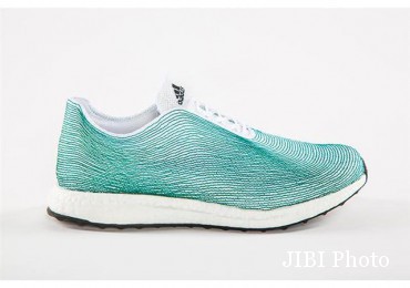 Sepatu Adidas dari jala ikan bekas (Snakerbardetroit)