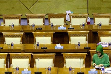  Anggota Dewan Bolos Demi Hindari Para Pemburu THR