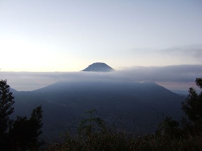  Gunung Sindoro & Sumbing Ditutup untuk Pendakian, Kenapa?