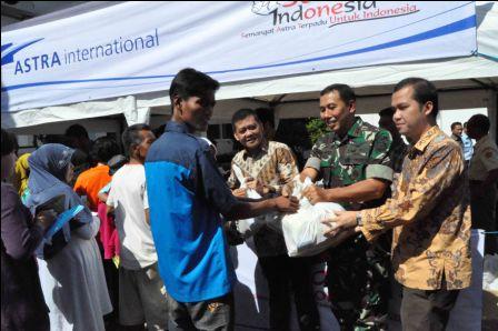  Astra Serahkan 3.300 Paket Sembako di Kompleks Sesko TNI Bandung