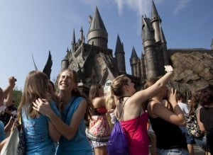  Ingin Tampil di Film Prekuel Harry Potter, 20.000 Remaja Ikut Audisi