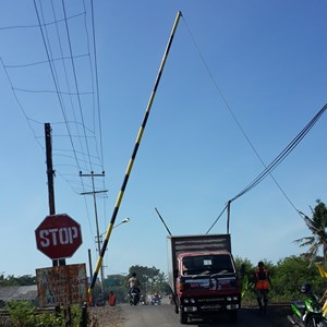  Palang Pintu Manual Perlintasan KA yang Dipasang Polresta Cirebon Tak Terpakai