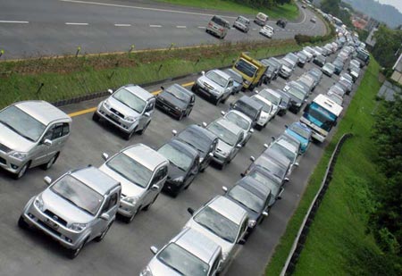  Kemacetan Tol Cipularang Arah Jakarta Ekornya di Jatiluhur