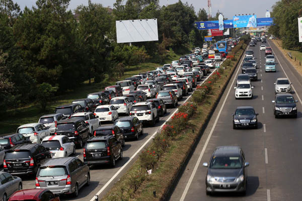  FOTO: Libur Lebaran, Antrian Tol Pasteur Mengular Sepanjang 4 Km