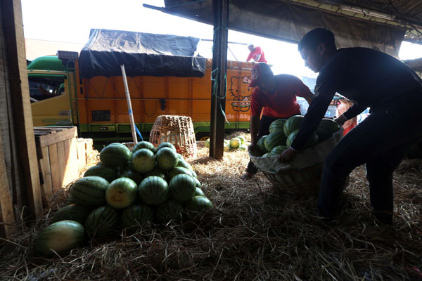  FOTO: Stok Menipis, Harga Semangka di Gedebage Naik