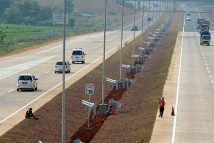  Kecelakaan Tol Cipali & Cerita Mistis Pemindahan Makam Mbah Samijem